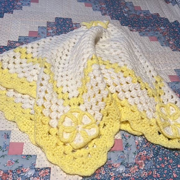 Vintage crocheted baby blanket 36” - Picture 2 of 2